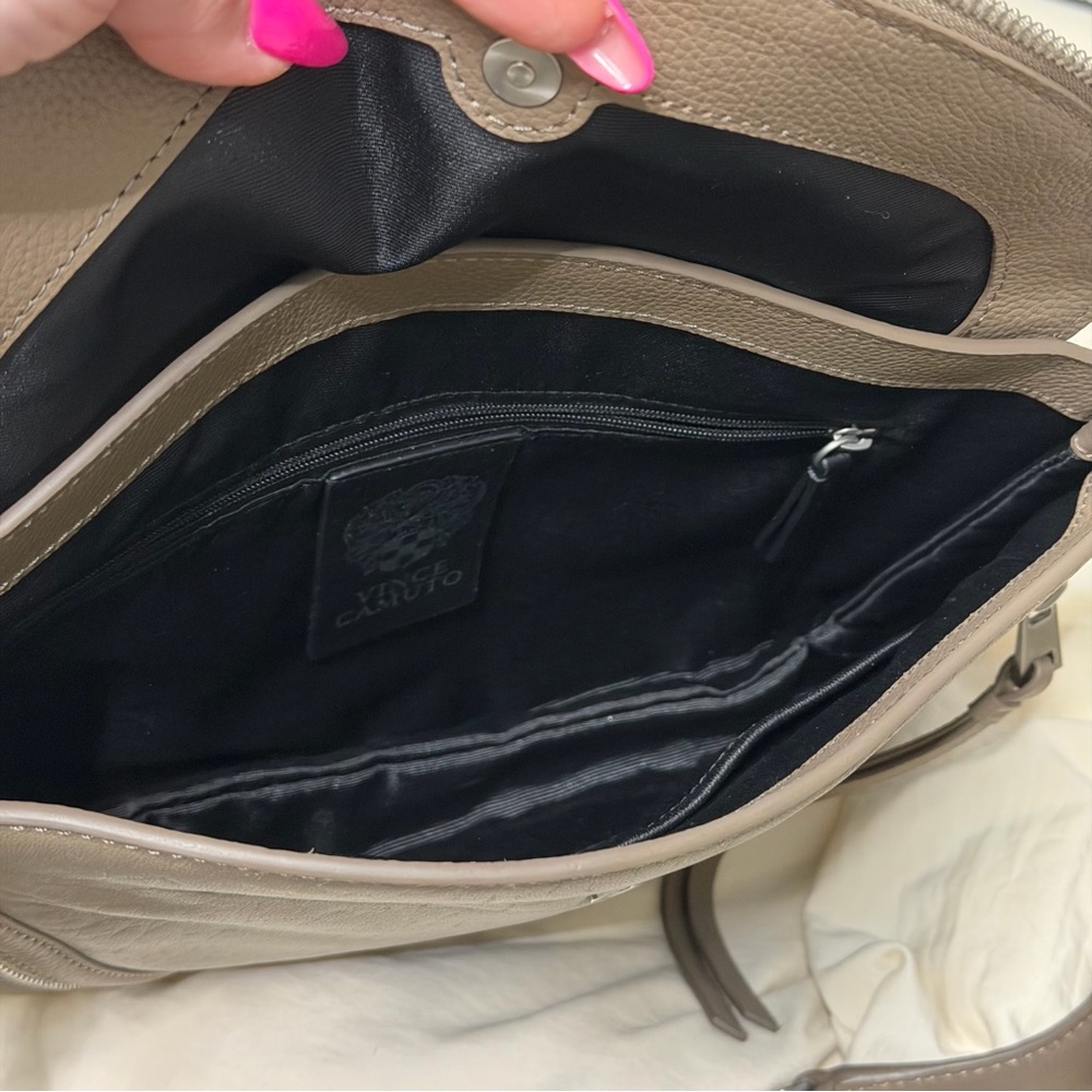 Vince Camuto Bubble Lamb Leather Wayhn Crossbody/Clutch bag. - Picture 6 of 10